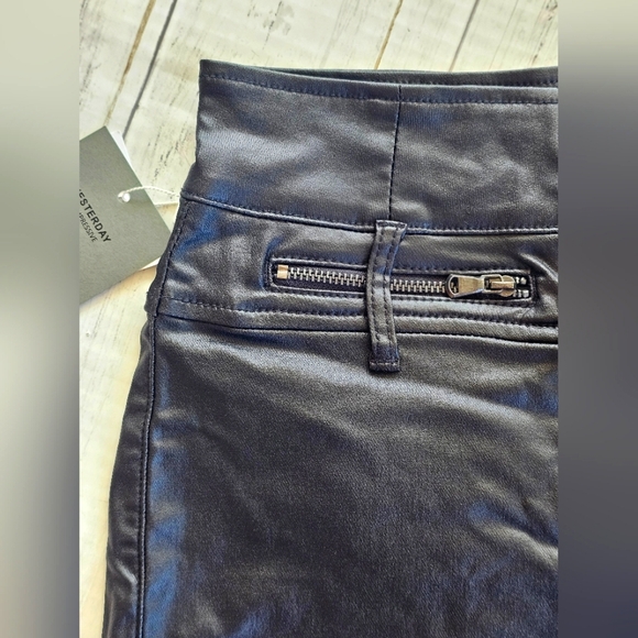 Ramisu Black Faux Leather Silver Zip up Pull on Shorts Goth Grunge Biker Style - Picture 4 of 11